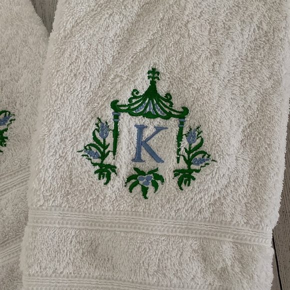 Pagoda ‘K’ Monogram Embroidered Handtowel set (2 towels) - Picture 2 of 3